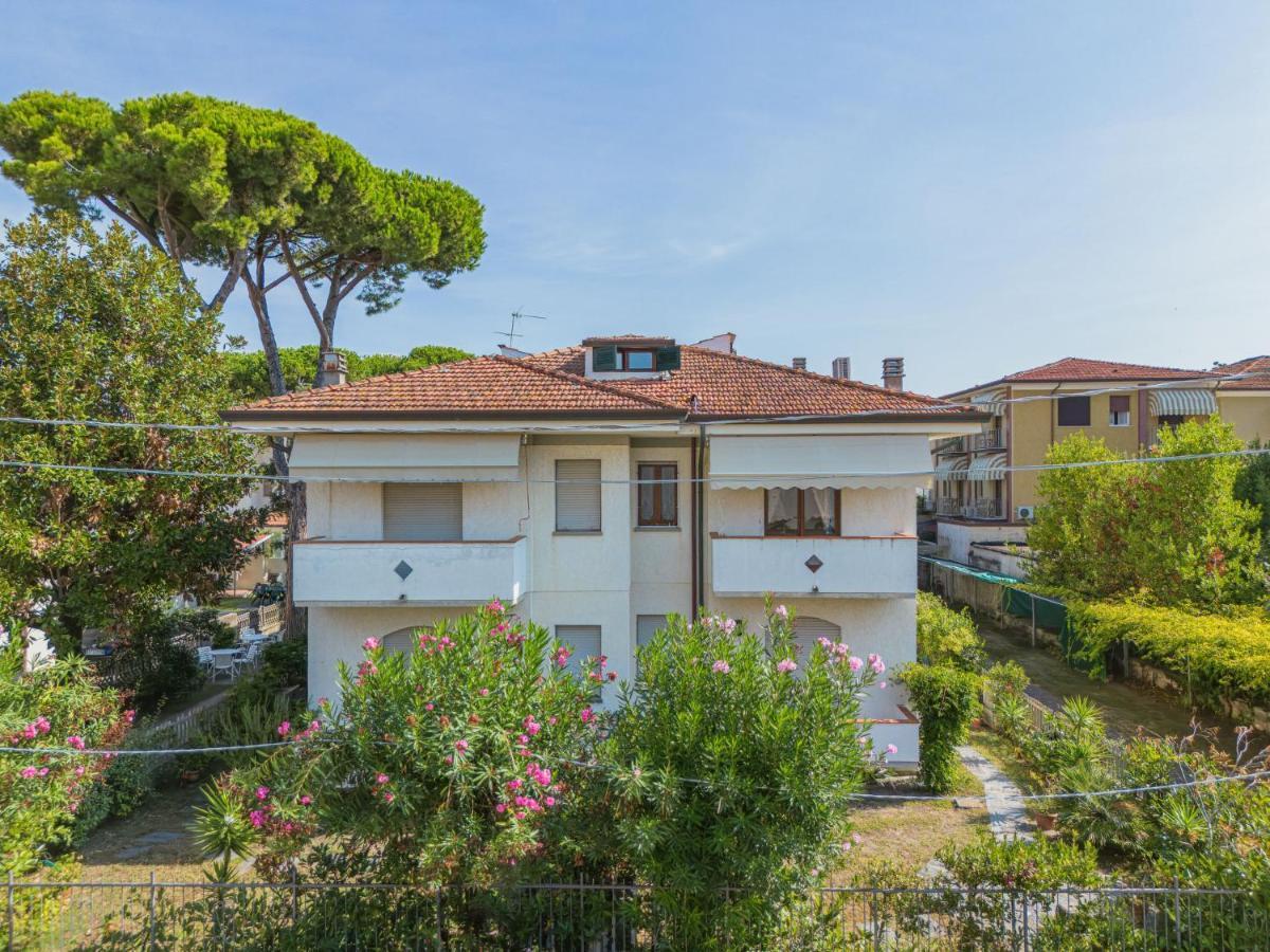Apartment Dei Fiori By Interhome Camaiore Bagian luar foto
