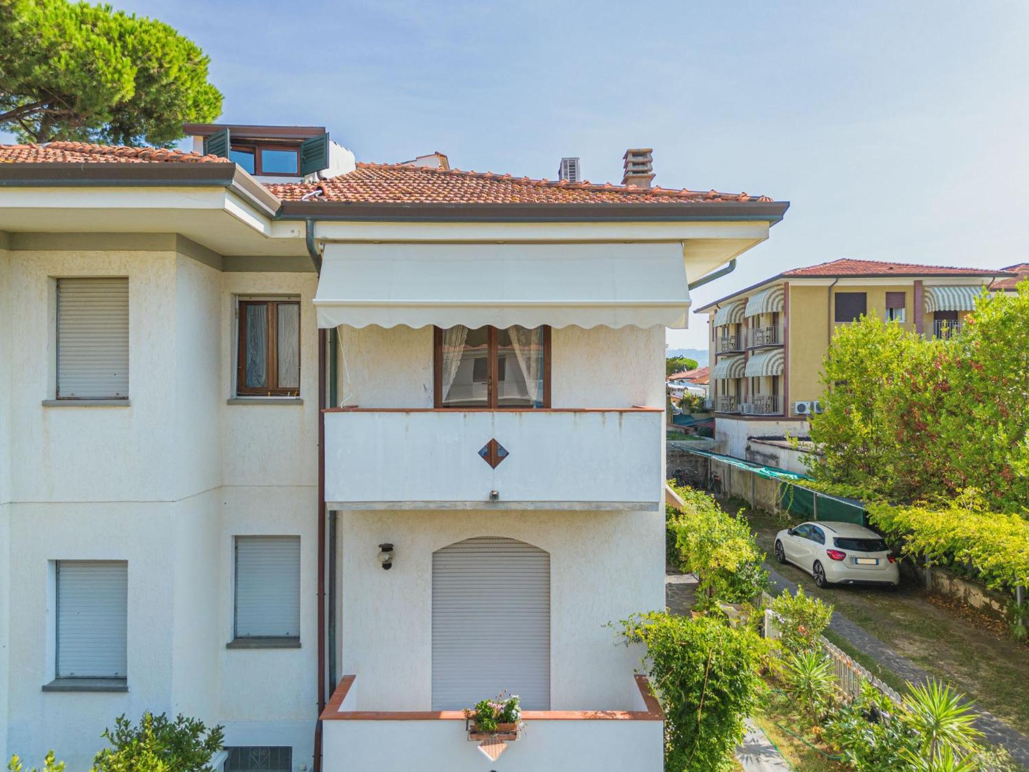 Apartment Dei Fiori By Interhome Camaiore Bagian luar foto